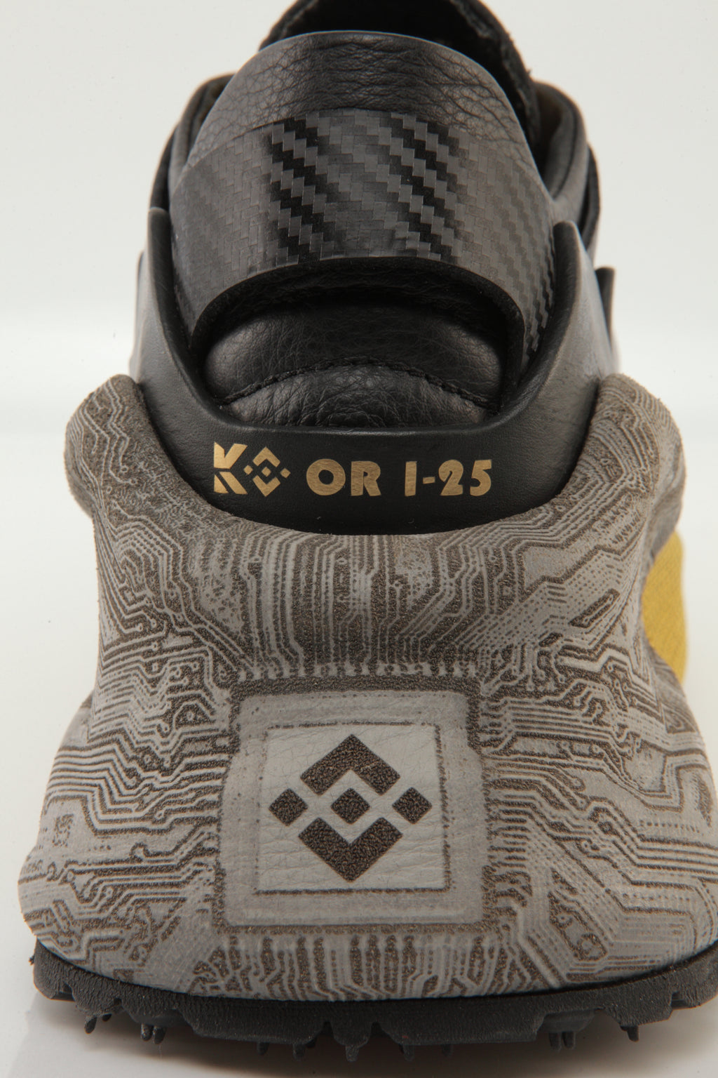 URBAN TECH KNIT // MEN’S SIGNATURE Where high-tech engineering meets street attitude.