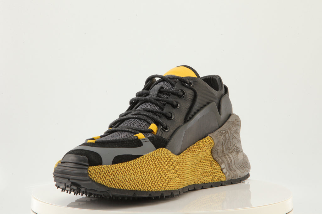 URBAN TECH KNIT // MEN’S SIGNATURE Where high-tech engineering meets street attitude.