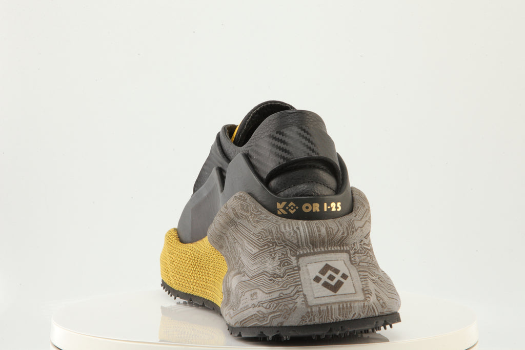 URBAN TECH KNIT // MEN’S SIGNATURE Where high-tech engineering meets street attitude.