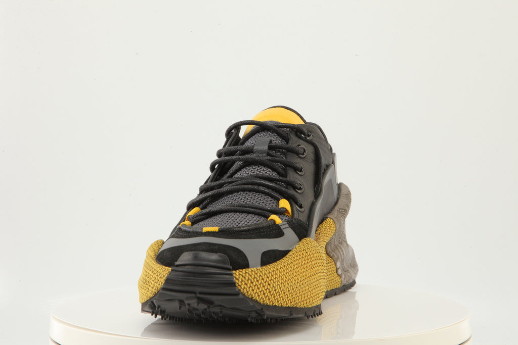 URBAN TECH KNIT // MEN’S SIGNATURE Where high-tech engineering meets street attitude.