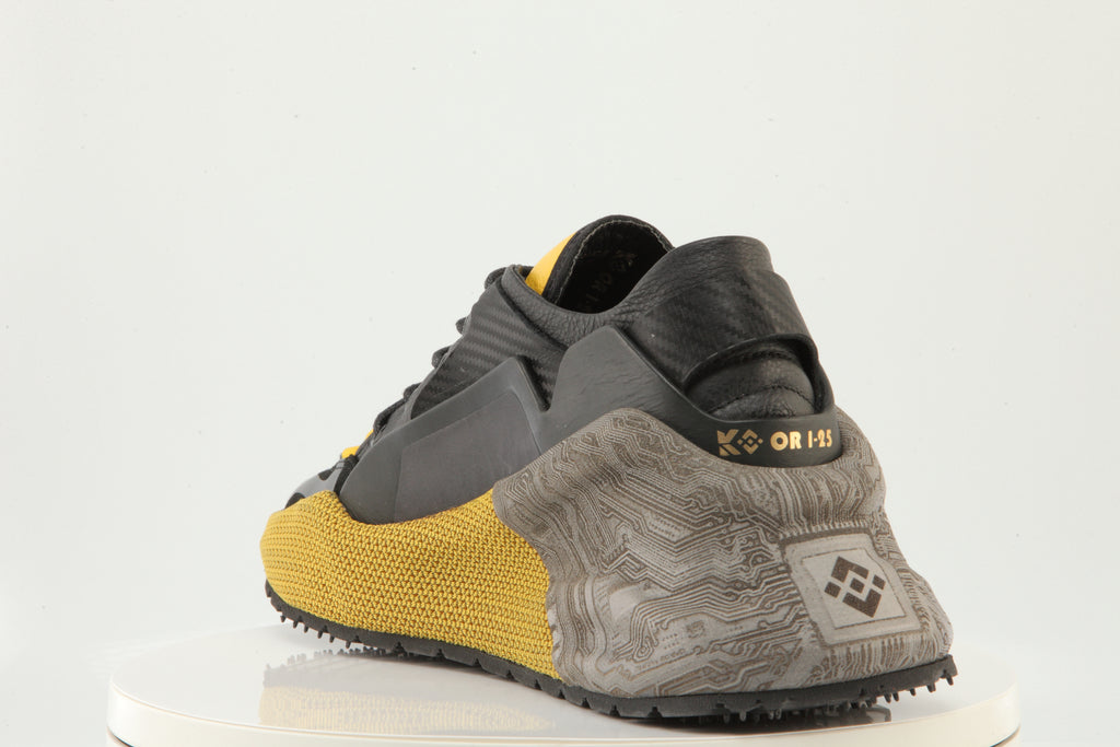 URBAN TECH KNIT // MEN’S SIGNATURE Where high-tech engineering meets street attitude.