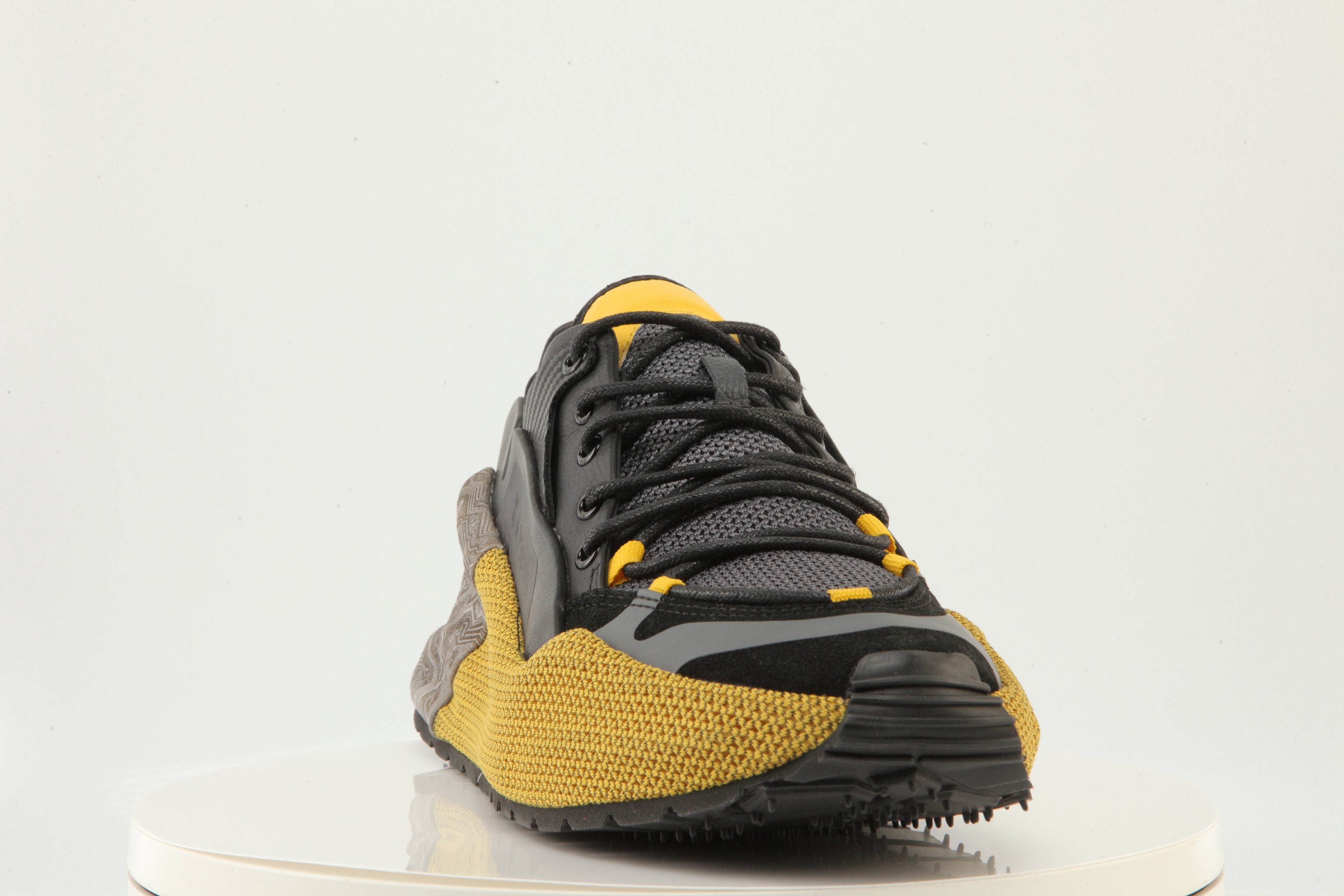 URBAN TECH KNIT // MEN’S SIGNATURE Where high-tech engineering meets street attitude.