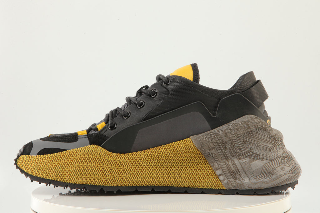 URBAN TECH KNIT // MEN’S SIGNATURE Where high-tech engineering meets street attitude.