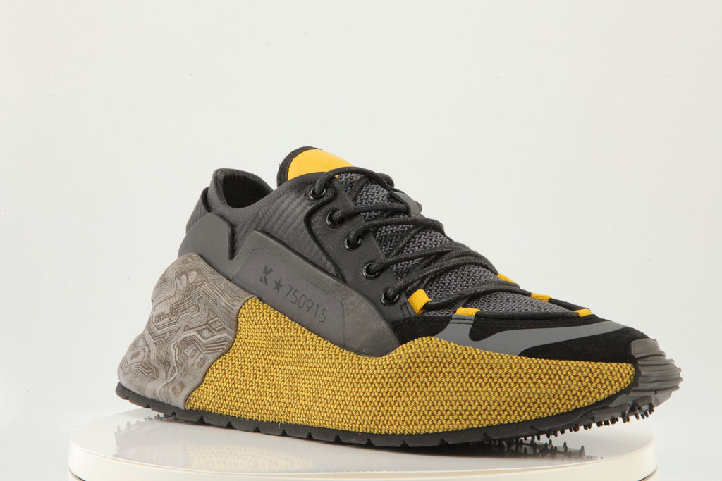 URBAN TECH KNIT // MEN’S SIGNATURE Where high-tech engineering meets street attitude.